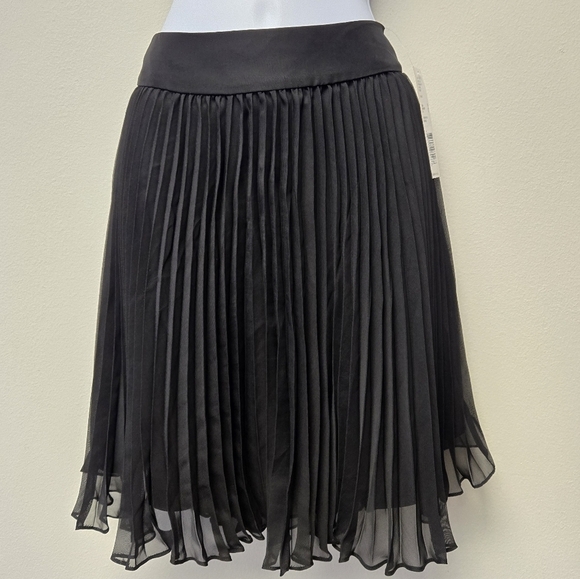 Gianni Bini Pleated A-line Mini Pearl Skirt Black 8 - Picture 9 of 9